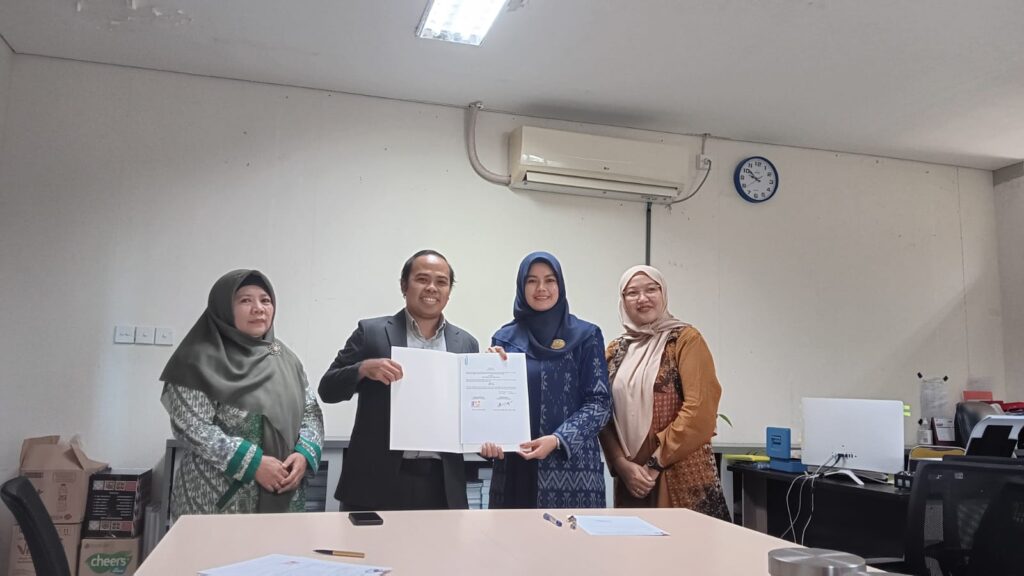 Kerja sama antara Program Studi Pendidikan Bahasa dan Sastra Indonesia Universitas Nusantara PGRI Kediri dengan Program Studi Pendidikan Bahasa dan Sastra Indonesia Universitas Muhammadiyah Surabaya